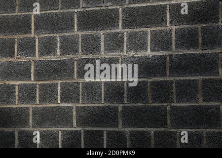 Die Wand ist mit einem schwarzen Schaumstoffblock ausgekleidet Stockfoto