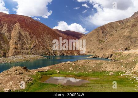 Lulusar, oder Lalusar, ist eine Gruppe von Berggipfeln und einem See im Kaghan-Tal in der pakistanischen Provinz Khyber-Pakhtunkhwa. Stockfoto