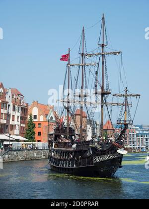 GDAŃSK / POLEN - 28. JULI 2018: Blick auf Danzigs Schiff auf der Motlawa Stockfoto