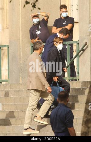 Catania, Italien. Oktober 2020. Matteo Salvini am Gericht von Catania mit seiner Rechtsanwältin Giulia Bongiorno, die im Rollstuhl aus der Verhandlung kommt Kredit: Unabhängige Fotoagentur/Alamy Live News Stockfoto