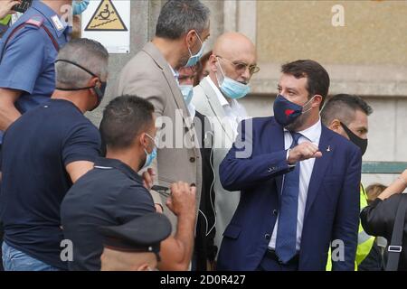 Catania, Italien. Oktober 2020. Matteo Salvini am Ausgang nach dem Prozess vor dem Gericht von Catania Credit: Independent Photo Agency/Alamy Live News Stockfoto