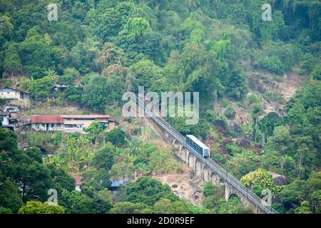 Georgetown, Penang/Malaysia - Jan 19 2020: Penang Hill Standseilbahn den Hügel hinauf. Stockfoto