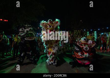 Georgetown, Penang/Malaysia - Jan 29 2020: Drei Löwentanz auf der Straße. Stockfoto