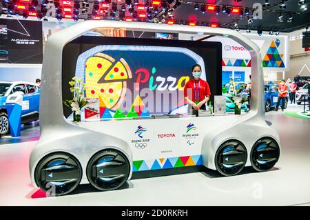 Toyota Stand verbunden mit den Olympischen Winterspielen auf der Beijing Auto Show 2020 gesehen. Stockfoto