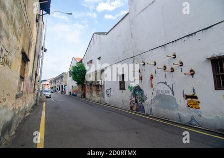 Georgetown, Penang/Malaysia - Feb 14 2020: Georgetown Street mit Wandmalerei Stockfoto