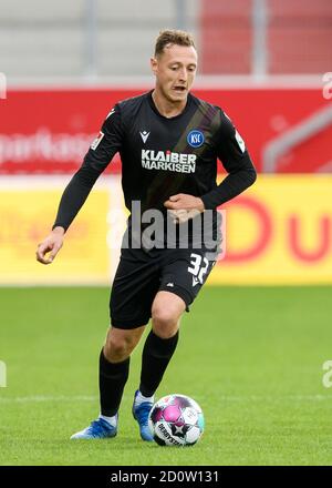 Regensburg, Deutschland. Oktober 2020. Robin Bormuth (KSC) Einzelaktion, ausgeschnitten. GES/Fußball/2. Bundesliga: SSV Jahn Regensburg - Karlsruher SC - Mannschaft, 03.10.2020 Fußball: 2. Bundesliga: SSV Jahn Regensburg vs Karlsruher SC, Regensburg, 3. Oktober 2020 Quelle: dpa/Alamy Live News Stockfoto