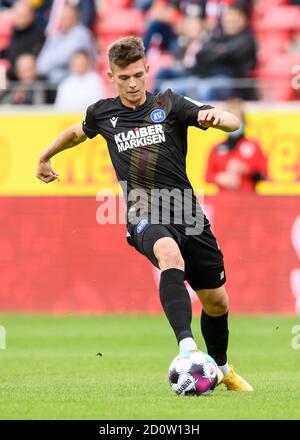 Regensburg, Deutschland. Oktober 2020. Marvin Wanitzek (KSC) Einzelaktion, ausgeschnitten. GES/Fußball/2. Bundesliga: SSV Jahn Regensburg - Karlsruher SC - Mannschaft, 03.10.2020 Fußball: 2. Bundesliga: SSV Jahn Regensburg vs Karlsruher SC, Regensburg, 3. Oktober 2020 Quelle: dpa/Alamy Live News Stockfoto