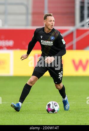 Regensburg, Deutschland. Oktober 2020. Robin Bormuth (KSC) Einzelaktion, ausgeschnitten. GES/Fußball/2. Bundesliga: SSV Jahn Regensburg - Karlsruher SC - Mannschaft, 03.10.2020 Fußball: 2. Bundesliga: SSV Jahn Regensburg vs Karlsruher SC, Regensburg, 3. Oktober 2020 Quelle: dpa/Alamy Live News Stockfoto