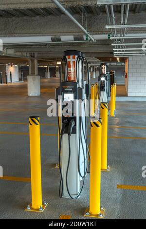 Öffentliche Ladestation für Elektroautos und Fahrzeuge, Boston USA Stockfoto