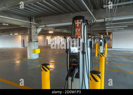 Öffentliche Ladestation für Elektroautos und Fahrzeuge, Boston USA Stockfoto