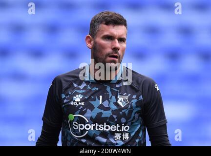 Madejski Stadium, Reading, Berkshire, Großbritannien. Oktober 2020. Englisch Football League Championship Football, Reading versus Watford; Ben Foster von Watford wärmt Kredit: Action Plus Sports/Alamy Live News Stockfoto