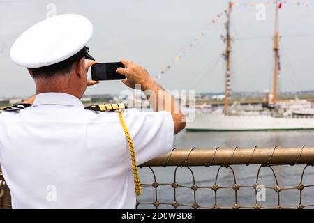 Boston, Massachusetts. Juni 2017. Parade von Sail in Sail Boston. Fotografiert von der USS Whidbey Island. Stockfoto