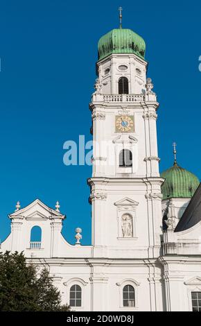 St. Stephan Dom, Kathedrale außen im Sommer in Passau, Deutschland Stockfoto