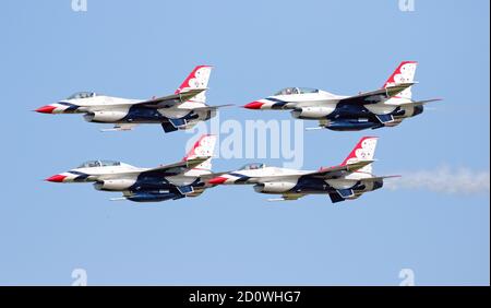 Vier Flugzeuge Formation der United States Air Force Thunderbirds (USAF) Teilnahme an Airshow London 2020 Skydrive in London Ontario Kanada. Stockfoto