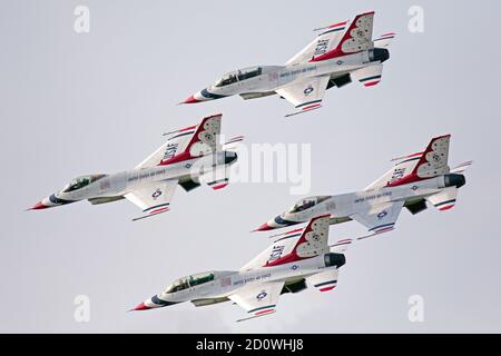 Vier Flugzeuge Formation der United States Air Force Thunderbirds (USAF) Teilnahme an Airshow London 2020 Skydrive in London Ontario Kanada. Stockfoto