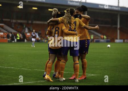 Walsall, Großbritannien. Mai 2020. Everton-Spieler feiern Hayley Rasos Tor während des FA Women's Super League-Spiels zwischen Aston Villa und Everton im Bank's Stadium in Birmingham. Kieran Riley/SSP Credit: SPP Sport Press Photo. /Alamy Live Nachrichten Stockfoto