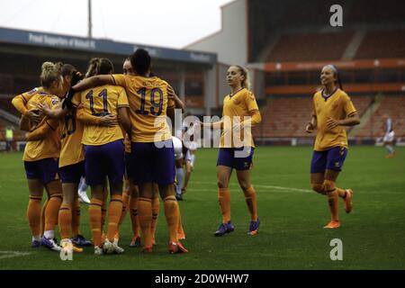 Walsall, Großbritannien. Mai 2020. Everton-Spieler feiern Hayley Rasos Tor während des FA Women's Super League-Spiels zwischen Aston Villa und Everton im Bank's Stadium in Birmingham. Kieran Riley/SSP Credit: SPP Sport Press Photo. /Alamy Live Nachrichten Stockfoto