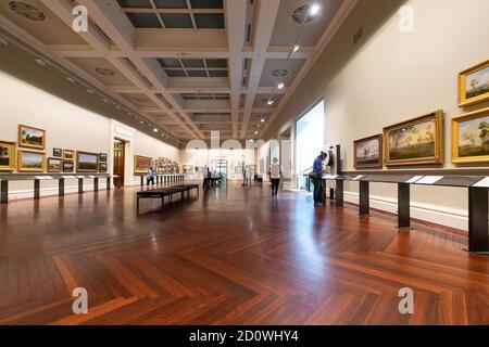 Ausstellung von Gemälden im Redmond Barry Lesesaal in der Central State Library of Victoria in Melbourne, Australien Stockfoto