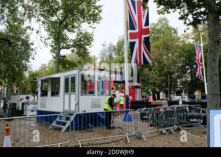 St James's Park, London, Großbritannien. 3. Okt 2020 Virgin Money London Marathon, die Strecke um den St James's Park für die Elite-Läufer. Kredit: Matthew Chattle/Alamy Live Nachrichten Stockfoto