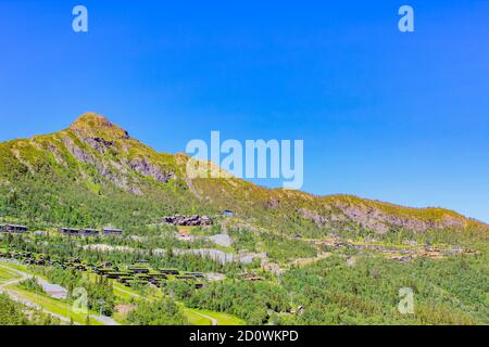 Wunderschönes Sonnenaufgangspanorama Norwegen, Hemsedal Skicenter mit Bergen in Hemsedalis, Viken. Stockfoto