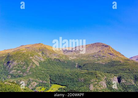 Wunderschönes Sonnenaufgangspanorama Norwegen, Hemsedal Skicenter mit Bergen in Hemsedalis, Viken. Stockfoto