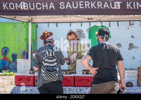 Einkaufen im Waverly Market, Baltimore, Maryland Stockfoto