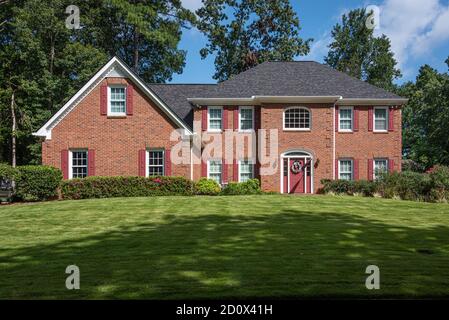 Gehobenes Ziegelhaus in Lilburn (Metro Atlanta), Georgia. (USA) Stockfoto