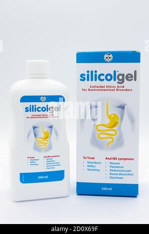 Irvine, Scotland, UK - 01. Oktober 2020: Gleichnamigem Silicolgel-Markenprodukt in einer recycelbaren Plastikflasche und -Kappe. Stockfoto