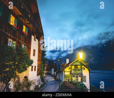 Schöne Stadt am See, Hallstatt Österreich 26 September 2020. Stockfoto