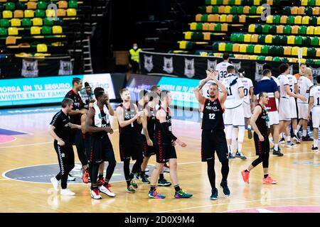 Bilbao, Baskenland, SPANIEN. Oktober 2020. 03. Oktober 2020, Bilbao, Baskenland, SPANIEN: Bilbao Spieler feiern seinen Sieg nach der Liga Endesa Woche 4 Spiel zwischen Bilbao Basket und Obradoiro in der Miribilla Bilbao Arena. Kredit: Edu Del Fresno/ZUMA Wire/Alamy Live Nachrichten Stockfoto