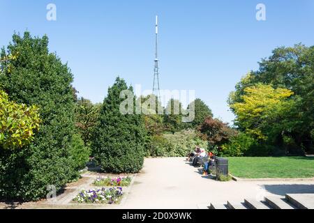 Italienische Terrassen und BBC Sender in Crystal Palace Park, Crystal Palace, London Borough of Bromley, Greater London, England, Vereinigtes Königreich Stockfoto