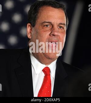 Nashua, Vereinigte Staaten Von Amerika. Februar 2016. NASHUA, NH - FEBRUAR 09: Republikanischer Präsidentschaftskandidat Chris Christie, Gouverneur von New Jersey, am 9. Februar 2016 im Radisson Hotel in Nashua, New Hampshire. Personen: Chris Christie Kredit: Storms Media Group/Alamy Live News Stockfoto