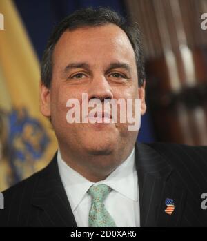 Trenton, Vereinigte Staaten Von Amerika. November 2015. TRENTON, New Jersey - FEBRUAR 24: New Jersey Gov. Chris Christie im Statehouse in Trenton gab am 24. November 2015 in Trenton, New Jersey, eine Ankündigung bezüglich der Bemühungen, das Stigma im Zusammenhang mit Drogenabhängigkeit zu beenden. Menschen: New Jersey Gouverneur Chris Christie Kredit: Storms Media Group/Alamy Live Nachrichten Stockfoto