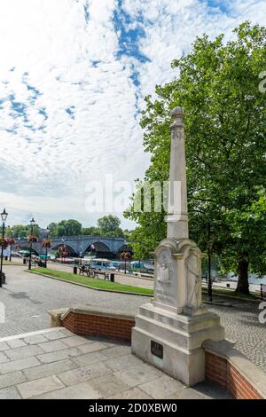 Richmond upon Thames, Surrey, England - September 02 2020: Richmond war Memorial gewidmet Einheimischen, die im Ersten und Zweiten Weltkrieg starben Stockfoto