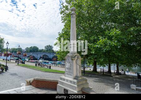 Richmond upon Thames, Surrey, England - September 02 2020: Richmond war Memorial gewidmet Einheimischen, die im Ersten und Zweiten Weltkrieg starben Stockfoto