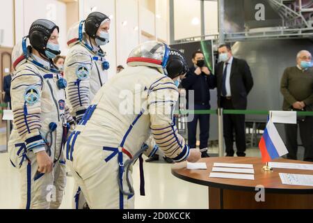 Expedition 64 die NASA-Astronautin Kate Rubins meldet sich für die Sojus-Qualifikationsprüfung für die kommende russische Sojus MS17-Sonde im Gagarin-Kosmonauten-Trainingszentrum am 23. September 2020 in Star City, Russland, an. Die Rakete soll am 14. Oktober mit den Besatzungsmitgliedern Kate Rubins von der NASA und den russischen Kosmonauten Sergey Ryzhikov und Sergey KUD-Sverchkov von Roskosmos zur Internationalen Raumstation starten. Stockfoto