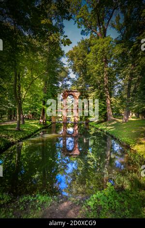 Romantischer Park in Arkadia Dorf, Polen. Stockfoto