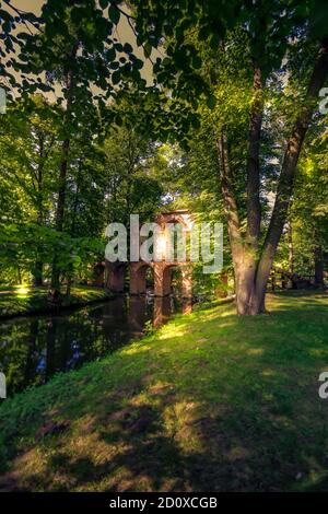 Romantischer Park in Arkadia Dorf, Polen. Stockfoto