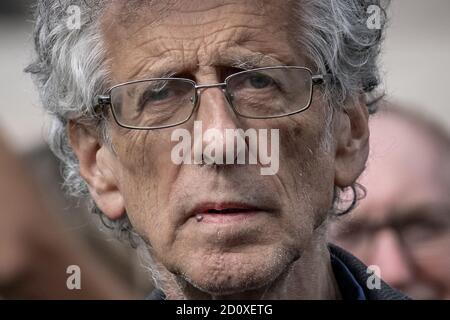 Tausende maskenlose Demonstranten ignorieren die soziale Distanzierung für ‘Wir stimmen nicht zu’ Anti-Lockdown-Proteste und Kundgebungen am Trafalgar Square, London, Großbritannien. Stockfoto