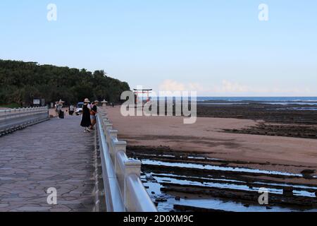 Auf dem Weg zur Aoshima Insel Miyazaki, verbunden durch Yayoi Brücke. Aufgenommen im August 2019. Stockfoto