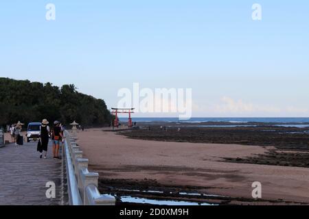 Auf dem Weg zur Aoshima Insel Miyazaki, verbunden durch Yayoi Brücke. Aufgenommen im August 2019. Stockfoto