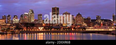 Panoramablick auf die Skyline von Montreal in der Abenddämmerung, Quebec Stockfoto