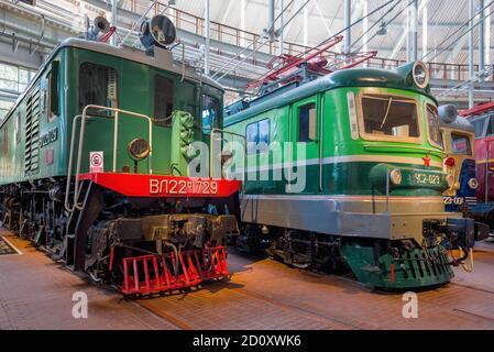 ST. PETERSBURG, RUSSLAND - 16. AUGUST 2018: Fragment der Ausstellung der elektrischen Lokomotiven, die auf den Eisenbahnen der UdSSR verwendet wurden, im Museum Stockfoto