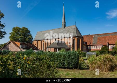 D-Borken, D-Borken-Burlo, D-Borken-Borkenwirthe, Naturpark hohe Mark Westmünsterland, Münsterland, Westfalen, Nordrhein-Westfalen, NRW, Mariengardenkloster mit katholischer Rektoratskirche und Abteikirche St. Maria, Kloster der Missionare der Unbefleckten Jungfrau Maria, ehemalige Missionsschule der Oblaten, heute akademisches Gymnasium der Oblaten Missionare Stockfoto