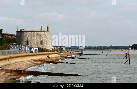 Martello Tower U bei Felixstowe Ferry, Suffolk, Großbritannien Stockfoto