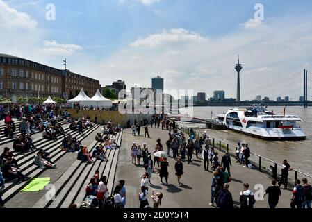 Rheinuferpromenade Düsseldorf, Rheinpromenade Düsseldorf Stockfoto