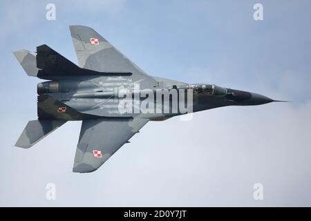 Ein polnischer MiG-29A, der sein Display beim Royal International Air Tattoo 2016, RAF Fairford, Großbritannien, aufführt Stockfoto