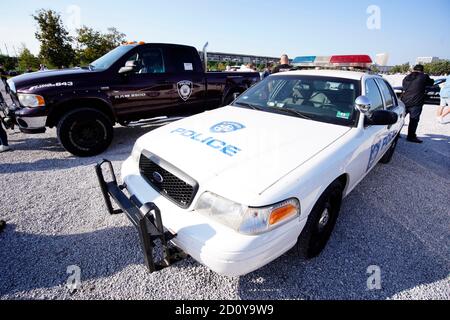 Warschau, Pl. Oktober 2020. Ein Ford Crown Victoria Interceptor ist während der American Police Car Parade in Warschau, Polen am 3. Oktober 2020 zu sehen. Am Samstag versammelten sich in enthousiasts mit ihren amerikanischen Polizeiautos, gut aus Filmen kennen, um sie auszustellen und in einer Parade durch die Stadt zu fahren. (Foto von Jaap Arriens/Sipa USA) Quelle: SIPA USA/Alamy Live News Stockfoto