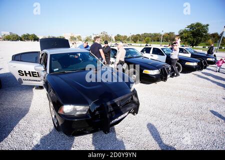 Warschau, Pl. Oktober 2020. Ein Dodge Charger wird während der American Police Car Parade in Warschau, Polen am 3. Oktober 2020 gesehen. Am Samstag versammelten sich in enthousiasts mit ihren amerikanischen Polizeiautos, gut aus Filmen kennen, um sie auszustellen und in einer Parade durch die Stadt zu fahren. (Foto von Jaap Arriens/Sipa USA) Quelle: SIPA USA/Alamy Live News Stockfoto