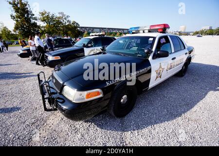 Warschau, Pl. Oktober 2020. Ein Ford Crown Victoria Interceptor ist während der American Police Car Parade in Warschau, Polen am 3. Oktober 2020 zu sehen. Am Samstag versammelten sich in enthousiasts mit ihren amerikanischen Polizeiautos, gut aus Filmen kennen, um sie auszustellen und in einer Parade durch die Stadt zu fahren. (Foto von Jaap Arriens/Sipa USA) Quelle: SIPA USA/Alamy Live News Stockfoto